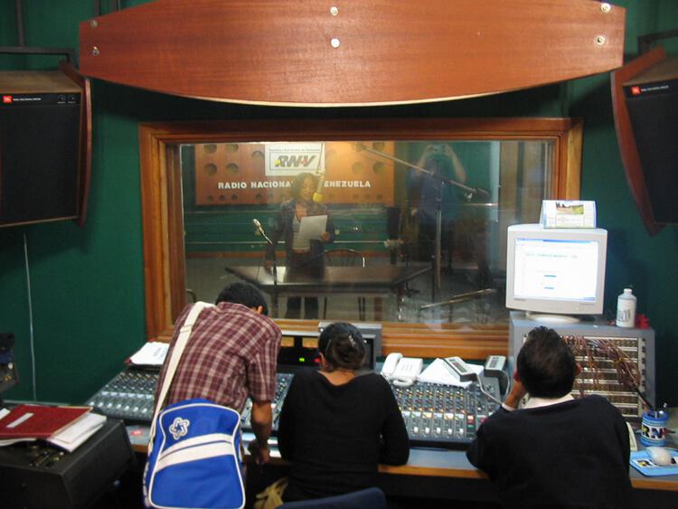 Locución en Radio Nacional de Venezuela